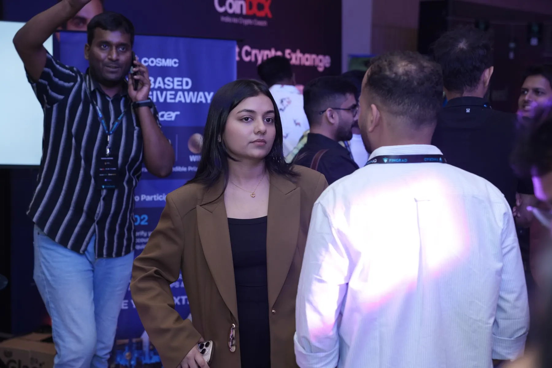 Conversations continue on the expo floor between sessions
